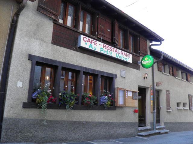 Hostel Petit Vélan - self check-in hostel Bourg-Saint-Pierre Buitenkant foto
